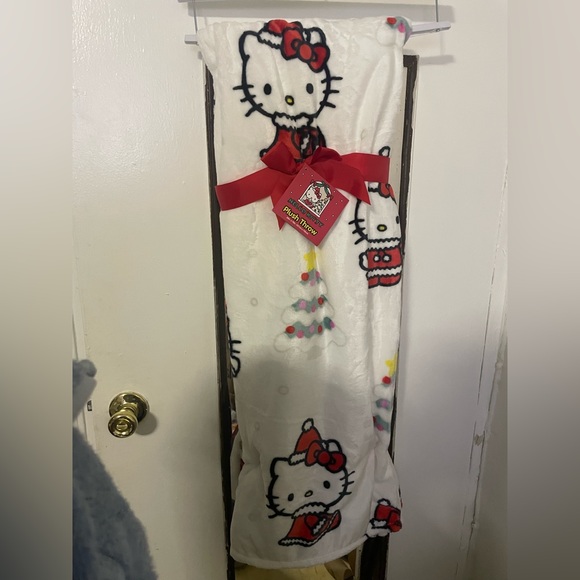 Sanrio Hello Kitty Christmas Plush Throw 🎄 - Picture 1 of 3
